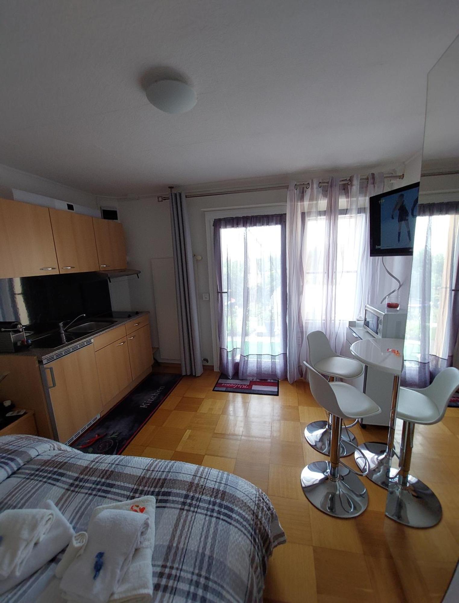 Joli Studio Avec Terrasse Et Vue Exclusivement Pour Non Fumeurs Belmont-sur-Lausanne Ngoại thất bức ảnh